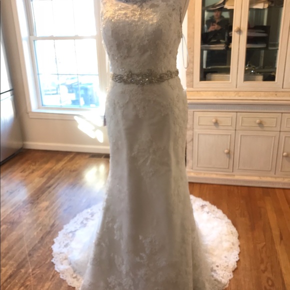 Casablanca bridal gown brand new with tag on